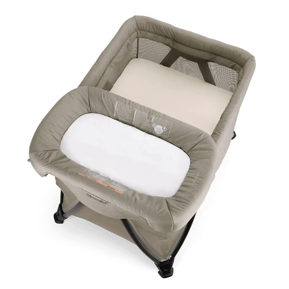 Nuna sena™ series changer Hazelwood BRAND NEW - Picture 2 of 3